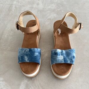 Toms Blue Denim & Tan Women's wedge sandals